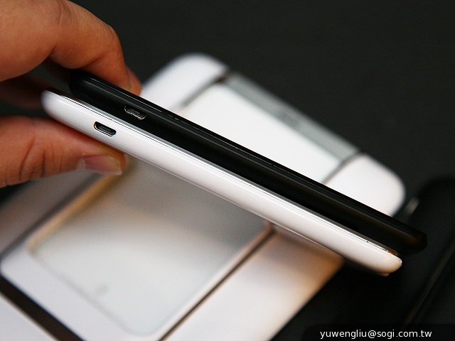 華碩PadFone mini 4.3動手玩 手機+平板1萬2有找