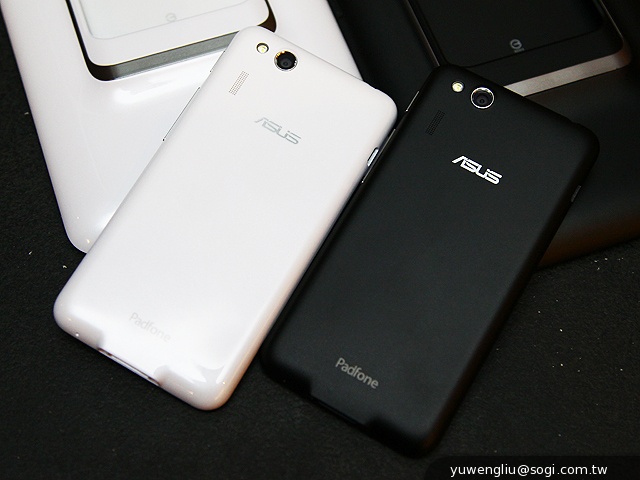 華碩PadFone mini 4.3動手玩 手機+平板1萬2有找