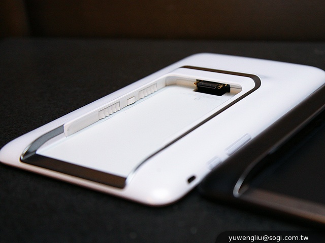 華碩PadFone mini 4.3動手玩 手機+平板1萬2有找