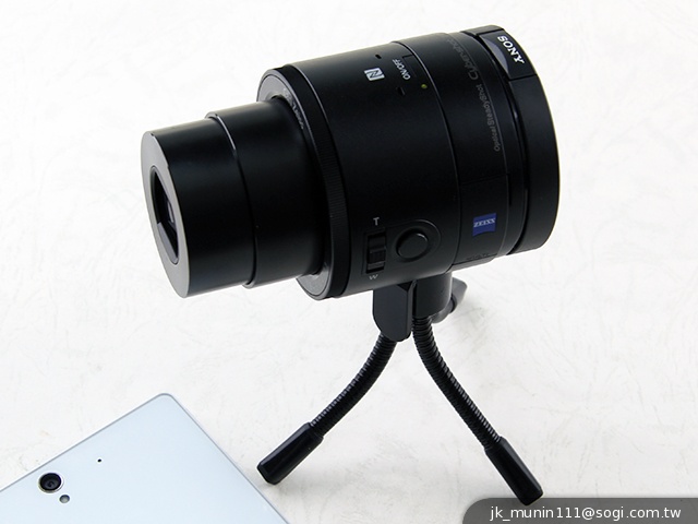 索尼QX100相機 20.2MP外掛手機 化身專業攝手