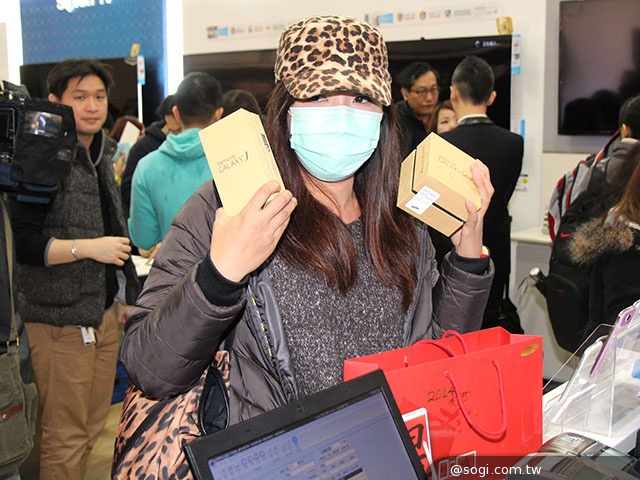 三星GALAXY J開賣送Gear 安心亞站台 再推購機優惠