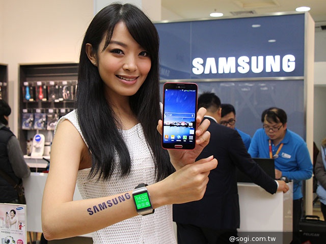 三星GALAXY J開賣送Gear 安心亞站台 再推購機優惠