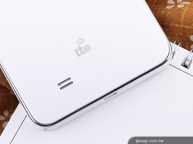 日韓混血才貌雙修 三星GALAXY J實測