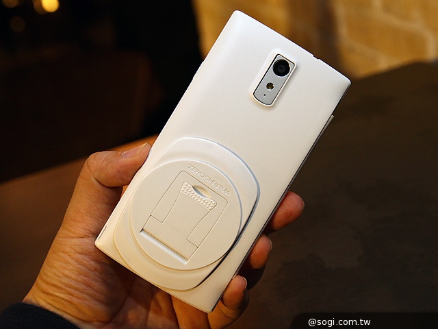 麗臺發表五千有找amor A7手機 與L1-Cloud定位器