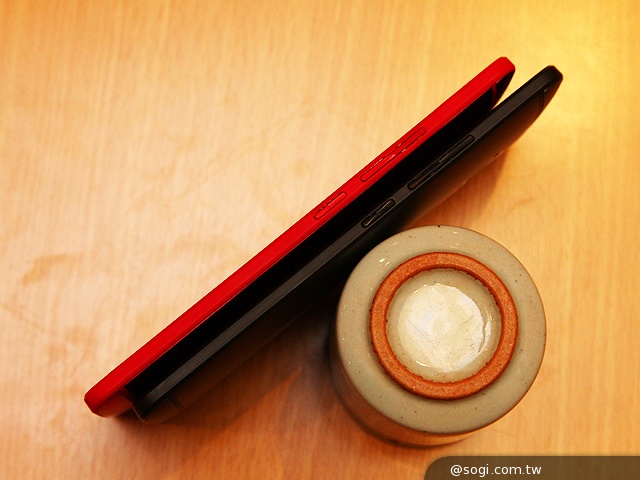 HTC One max魅麗紅、絕地黑雙色圖賞