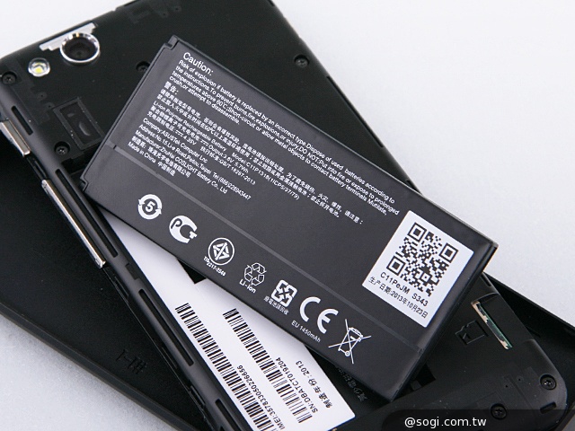 ASUS PadFone mini 4.3 雙卡機一秒變身7吋平板