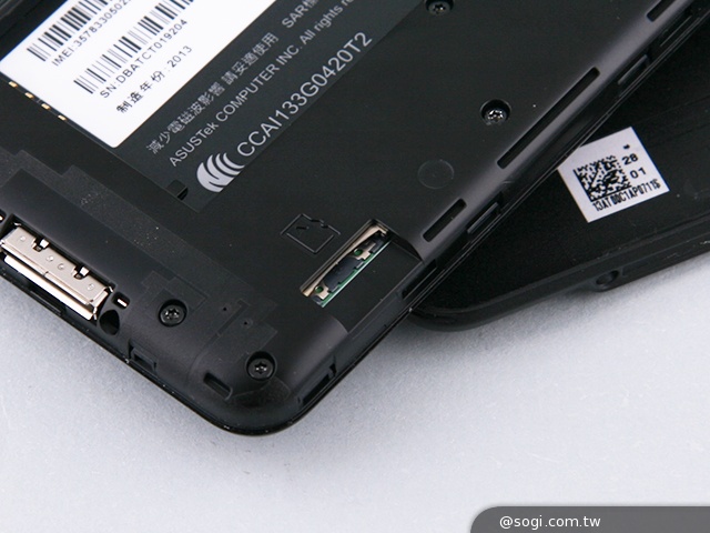 ASUS PadFone mini 4.3 雙卡機一秒變身7吋平板