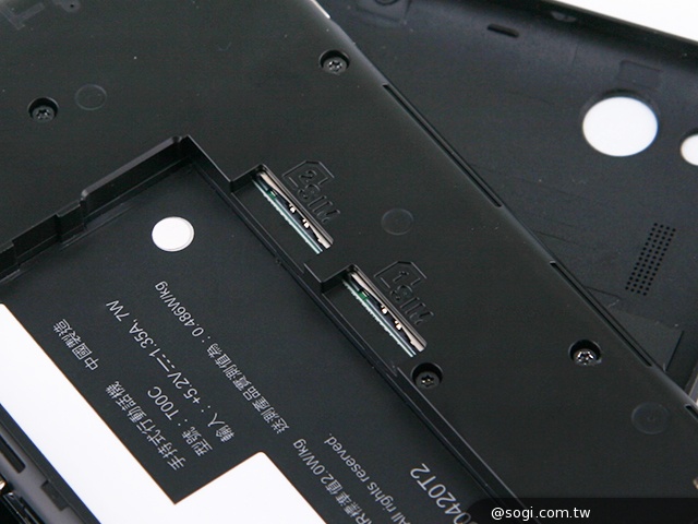 ASUS PadFone mini 4.3 雙卡機一秒變身7吋平板