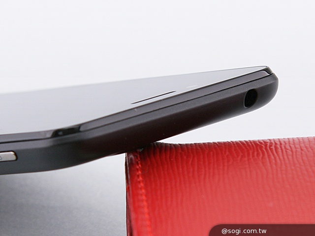 ASUS PadFone mini 4.3 雙卡機一秒變身7吋平板