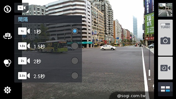 ASUS PadFone mini 4.3 雙卡機一秒變身7吋平板