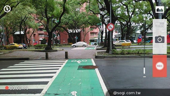 ASUS PadFone mini 4.3 雙卡機一秒變身7吋平板