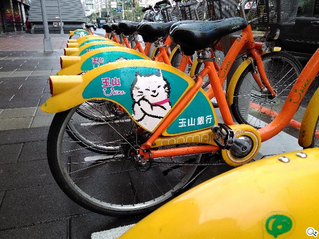 ASUS PadFone mini 4.3 雙卡機一秒變身7吋平板