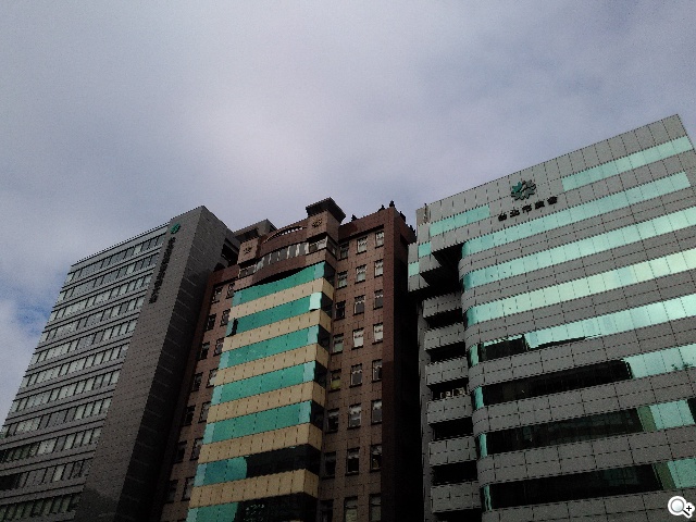 ASUS PadFone mini 4.3 雙卡機一秒變身7吋平板