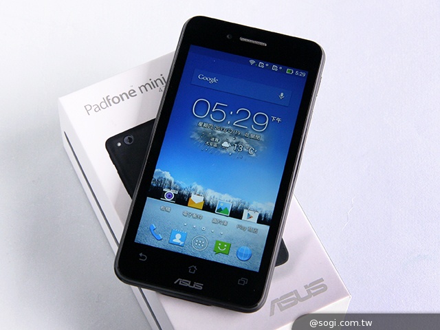 ASUS PadFone mini 4.3 雙卡機一秒變身7吋平板