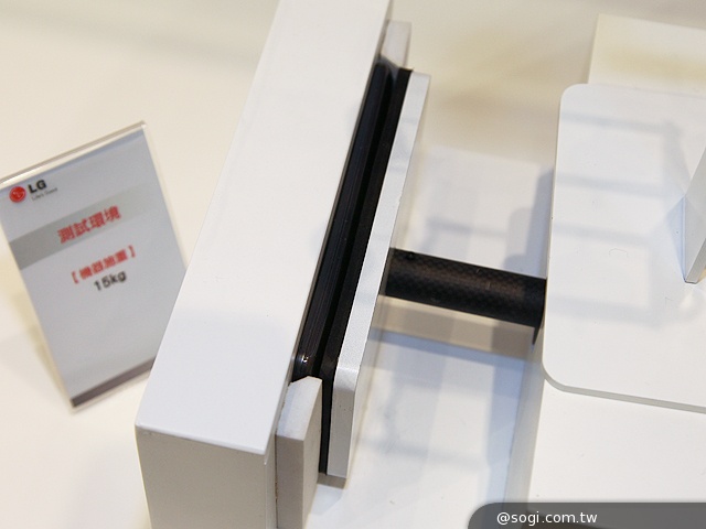 LG G Flex曲面手機登台 單機24900中華獨賣