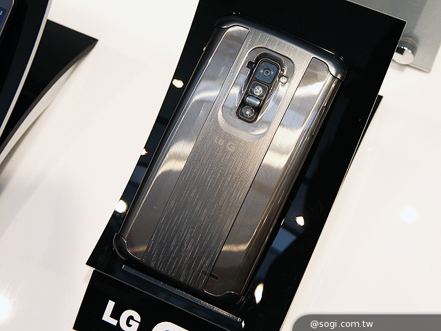 LG G Flex曲面手機登台 單機24900中華獨賣