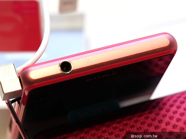 Sony防水輕旗艦Xperia Z1 Compact直擊【CES 2014】