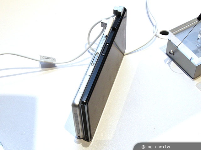 Sony防水輕旗艦Xperia Z1 Compact直擊【CES 2014】