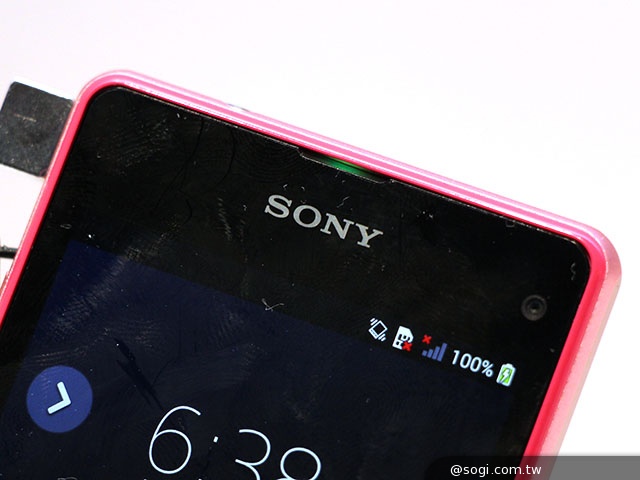 Sony防水輕旗艦Xperia Z1 Compact直擊【CES 2014】