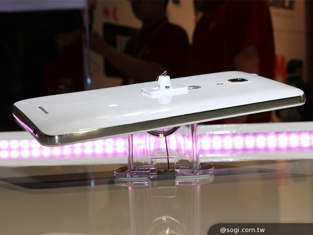華為Ascend Mate 2 4G推高通、海思雙版本【CES 2014】