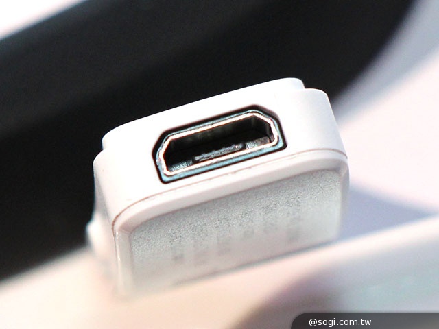 索尼SmartBand智慧手環動手玩 搭Lifelog超方便【CES 2014】