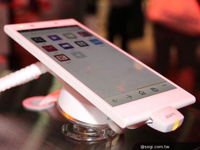 驍龍800手機 ELIFE E7現身高通展場 台灣將引進【CES 2014】