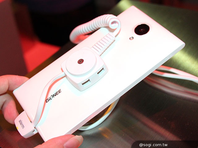 驍龍800手機 ELIFE E7現身高通展場 台灣將引進【CES 2014】