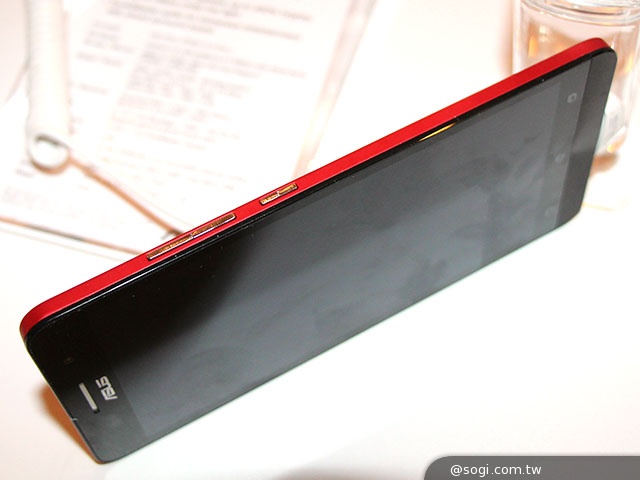 ASUS全新ZenFone系列與ZenUI美國動手玩【CES 2014】