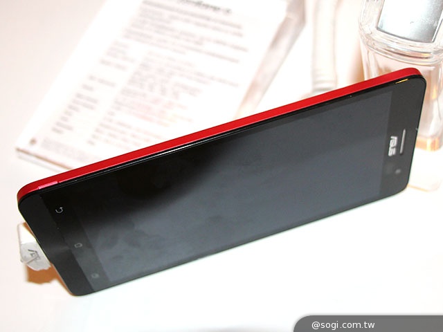 ASUS全新ZenFone系列與ZenUI美國動手玩【CES 2014】