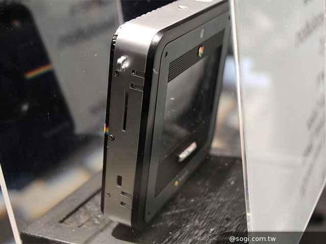 寶麗來Socialmatic相機現身 手機、平板同步展出【CES 2014】