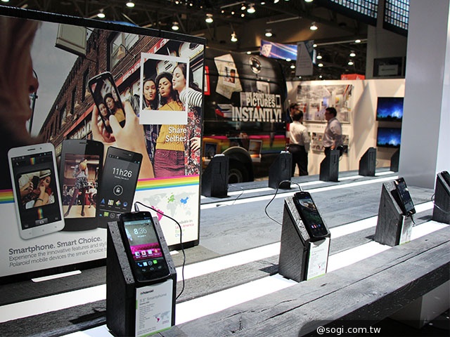 寶麗來Socialmatic相機現身 手機、平板同步展出【CES 2014】