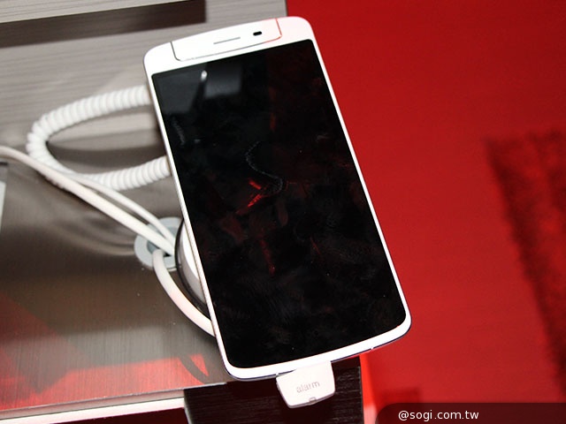 206°旋轉相機 自拍神器OPPO N1現身高通展區【CES 2014】