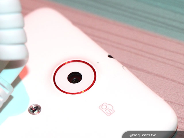 高通800.全頻段.雙喇叭 中興nubia Z5S動手玩【CES 2014】 高通800.全頻段.雙喇叭 中興nubia Z5S動手玩【CES 2014】