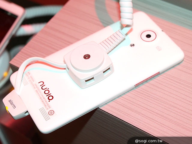 高通800.全頻段.雙喇叭 中興nubia Z5S動手玩【CES 2014】 高通800.全頻段.雙喇叭 中興nubia Z5S動手玩【CES 2014】