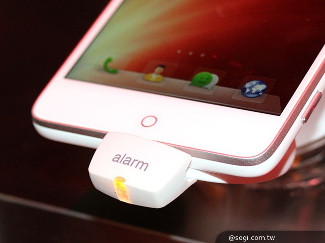 高通800.全頻段.雙喇叭 中興nubia Z5S動手玩【CES 2014】 高通800.全頻段.雙喇叭 中興nubia Z5S動手玩【CES 2014】