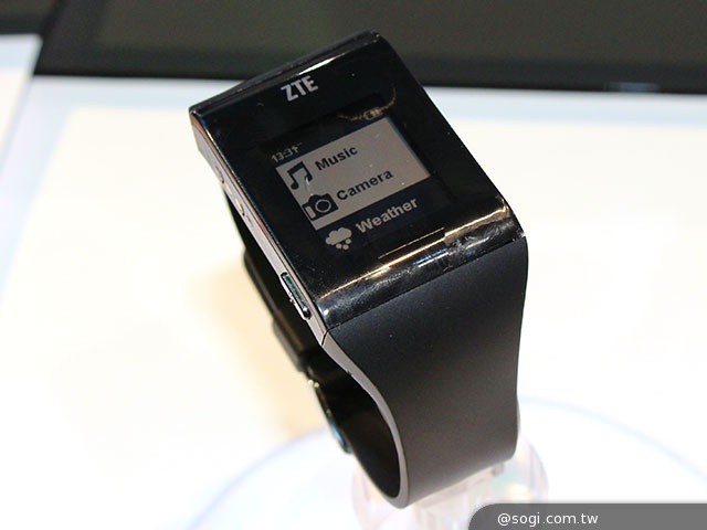 中興展出Grand SII LTE手機與BlueWatch智慧錶【CES 2014】