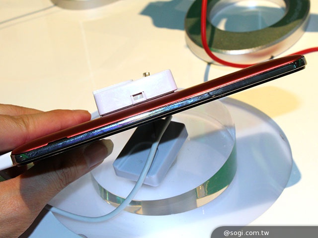 中興展出Grand SII LTE手機與BlueWatch智慧錶【CES 2014】
