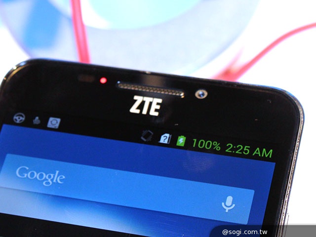 中興展出Grand SII LTE手機與BlueWatch智慧錶【CES 2014】