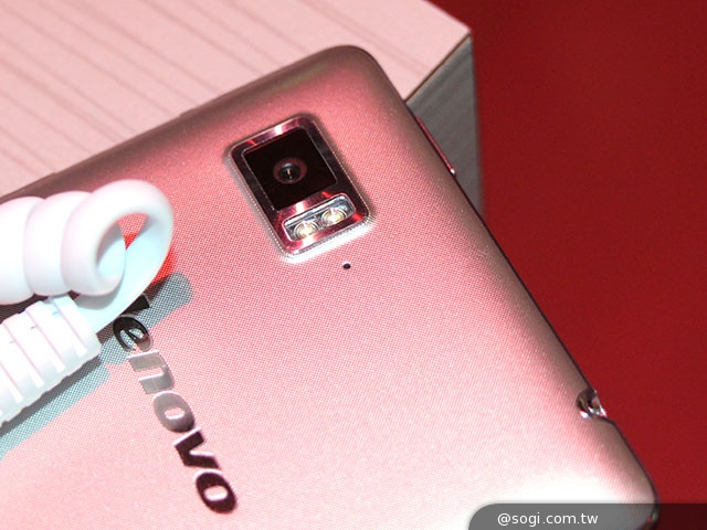 號稱上網最快 Lenovo VIBE Z智慧機LTE-A國際版動手玩【CES 2014】