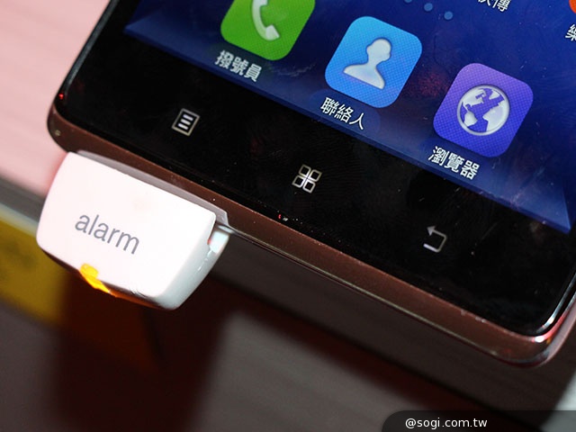 號稱上網最快 Lenovo VIBE Z智慧機LTE-A國際版動手玩【CES 2014】