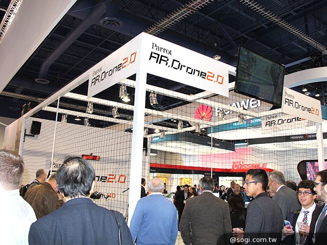 Parrot於CES展出手機遙控飛天車與空拍直升機【CES 2014】