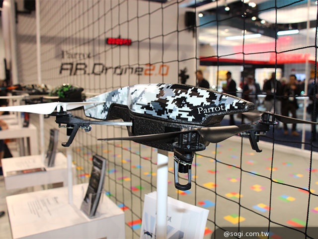 Parrot於CES展出手機遙控飛天車與空拍直升機【CES 2014】