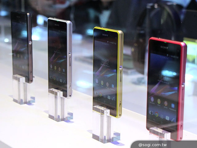 Sony防水輕旗艦Xperia Z1 Compact直擊【CES 2014】