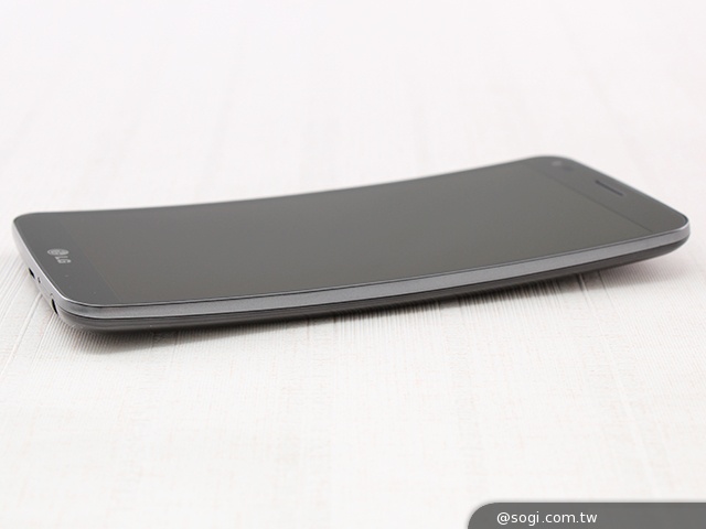 6吋可彎曲手機 LG G Flex功能大解析