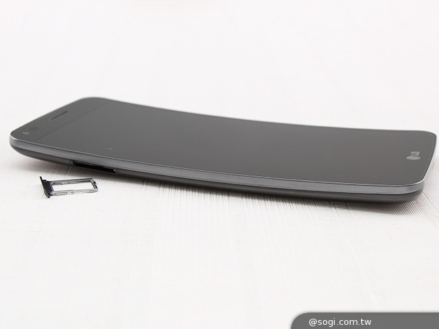 6吋可彎曲手機 LG G Flex功能大解析