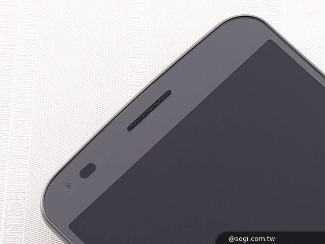 6吋可彎曲手機 LG G Flex功能大解析