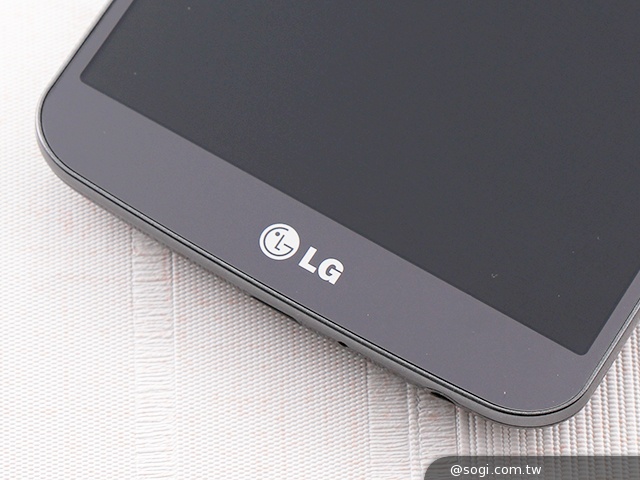 6吋可彎曲手機 LG G Flex功能大解析