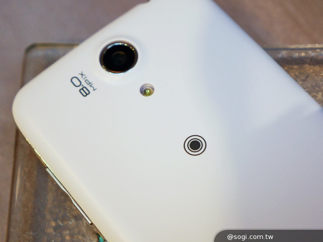 VOVO V11魔術機發表 背面可觸控 上市優惠5千有找