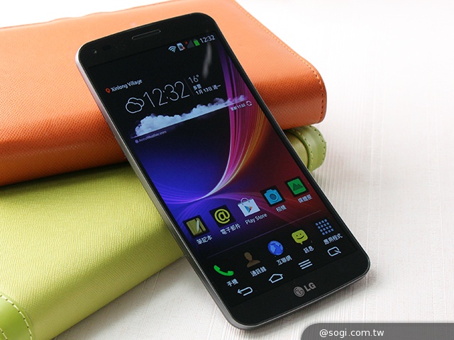 6吋可彎曲手機 LG G Flex功能大解析