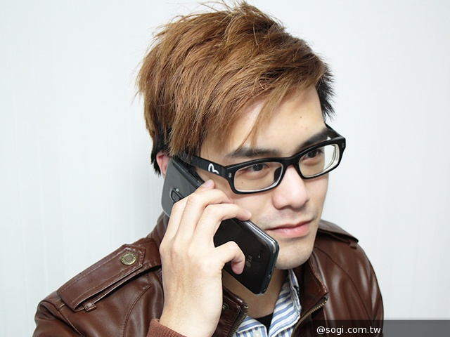 6吋可彎曲手機 LG G Flex功能大解析